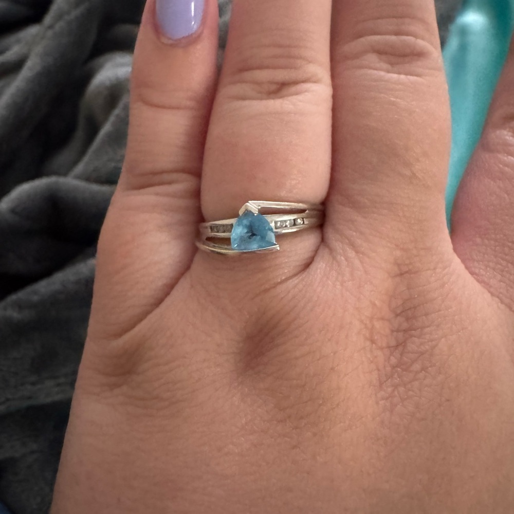 Elegant Silver and Blue Stone Ring